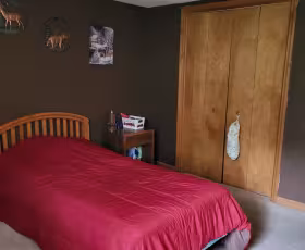 Oak Grove Road bedroom